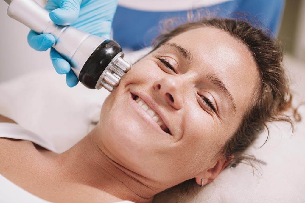 rf-lifting-facial-treatment-beauty-clinic skin tightening RF