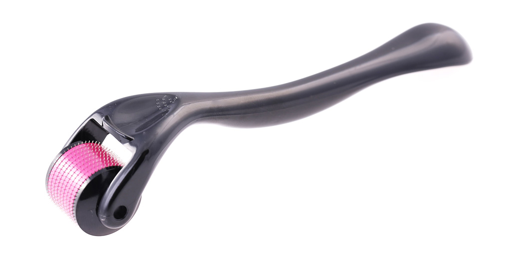 derma-roller-skin-care-microneedle-therapy Derma roller device