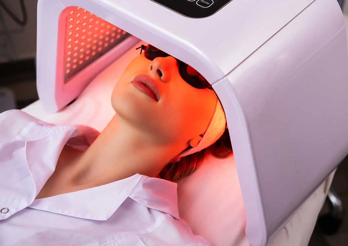Microneedling-with-LED-Therapy Combination of Microneedling With LED Light Therapy