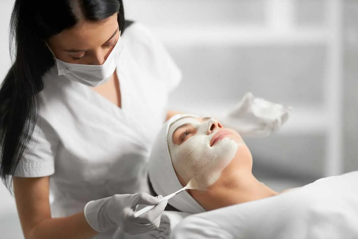 beautician-aesthetic-services-in-Toronto aesthetic services in Toronto
